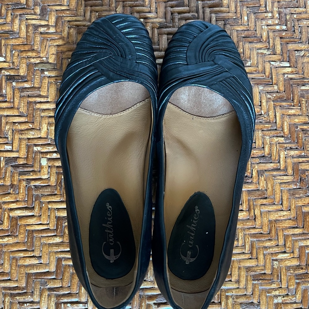 Earthies Vanya Black Leather Flats US 7.5